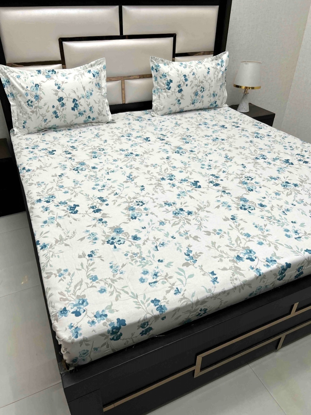 

Pure Decor Royal Passion Blue 240 TC Pure Cotton Queen Bedsheet Set-2.27 m x 2.55 m, White