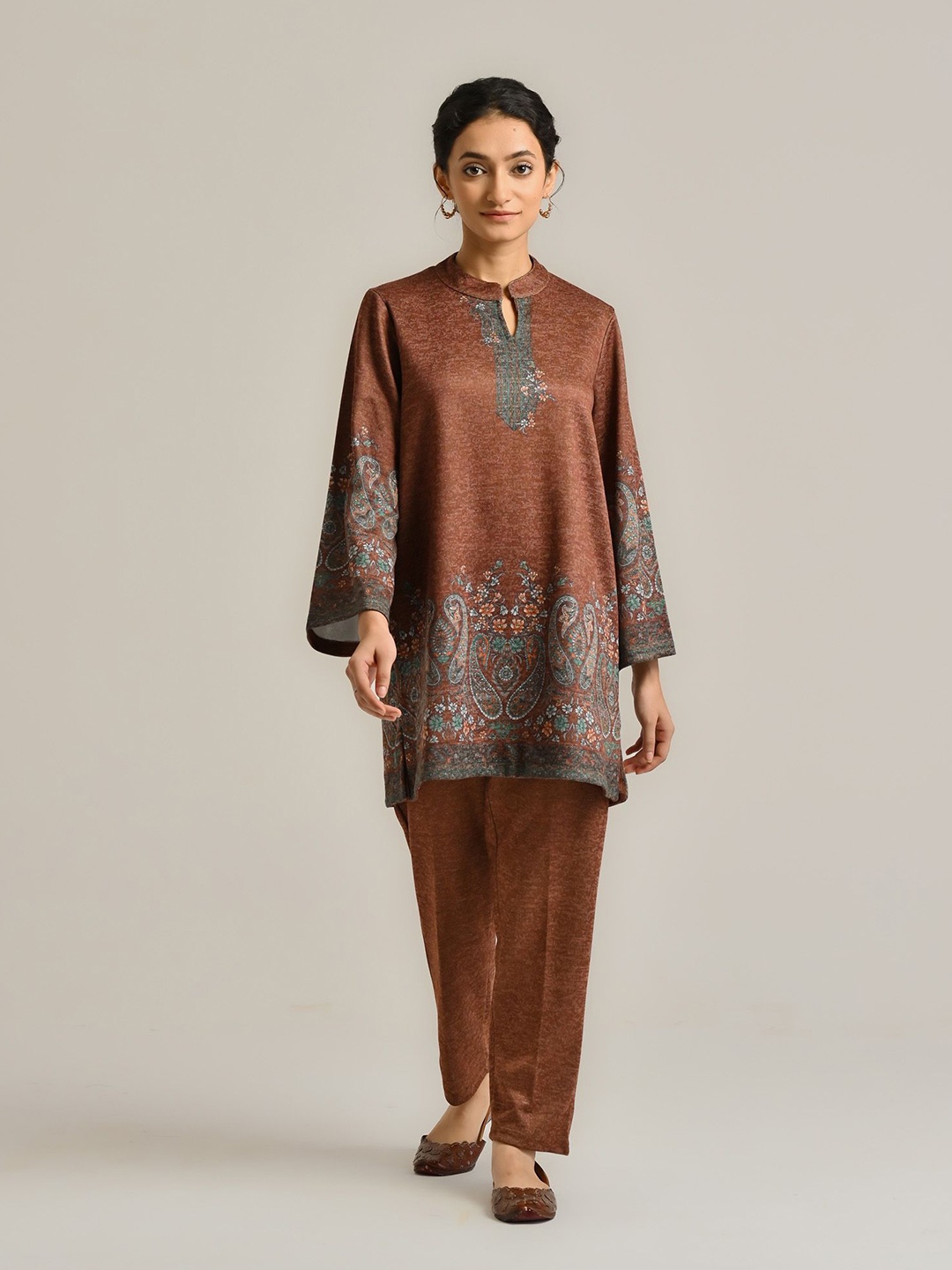 

Rustorange Paisley Printed Mandarin Collar Long Sleeves Top With Trouser, Brown