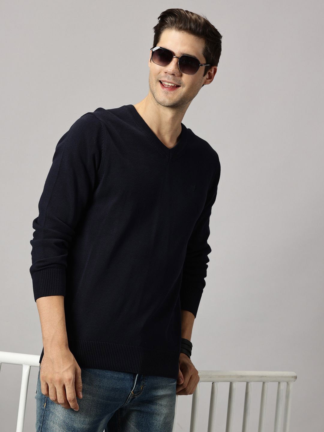 

BLACK BUCK Solid V-Neck Sweater, Navy blue