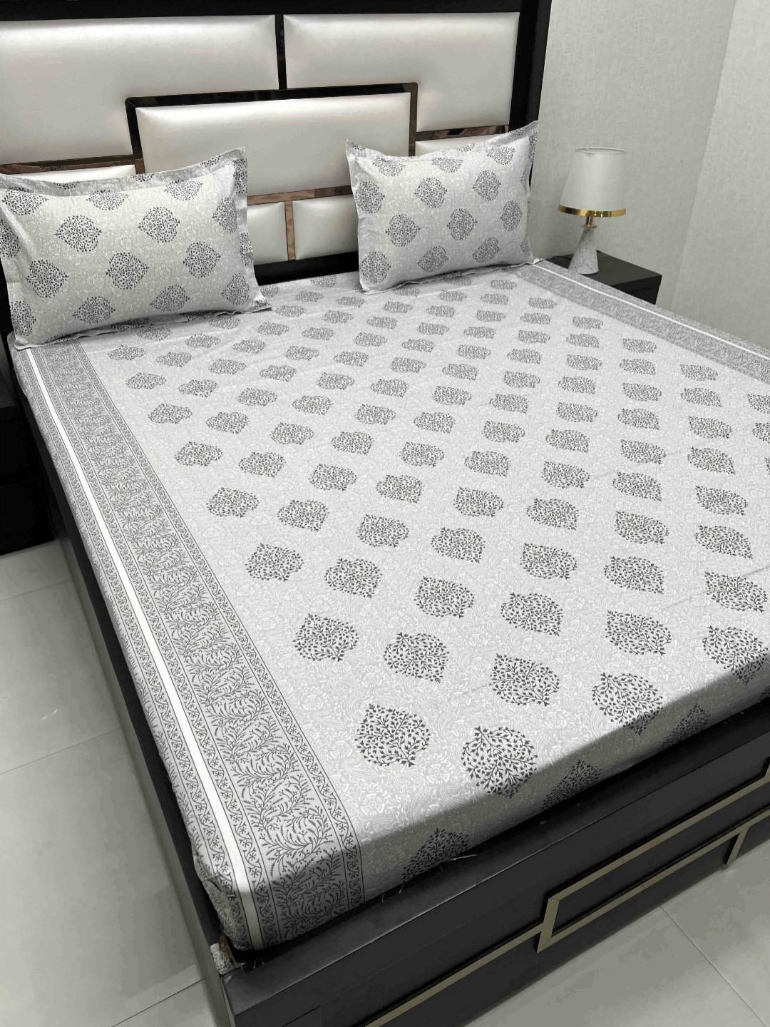 

Pure Decor Royal Passion Black 300 TC Pure Cotton Queen Bedsheet Set-2.27 m x 2.55 m, Grey