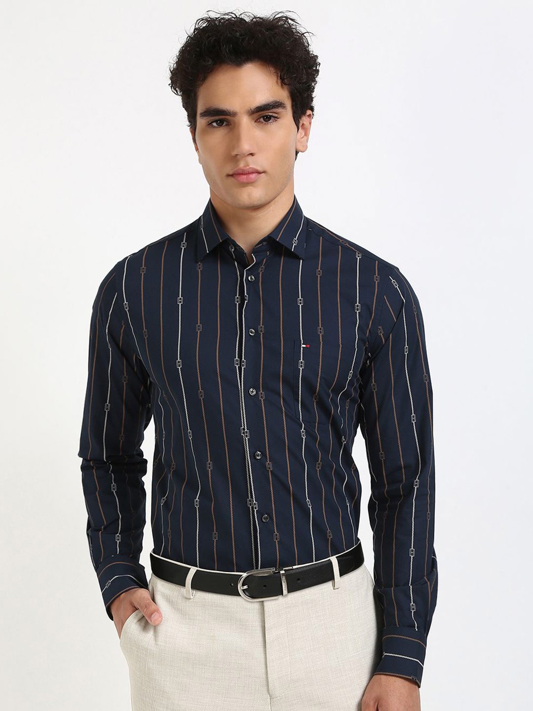 

Tommy Hilfiger Men Slim Fit Opaque Printed Casual Shirt, Blue