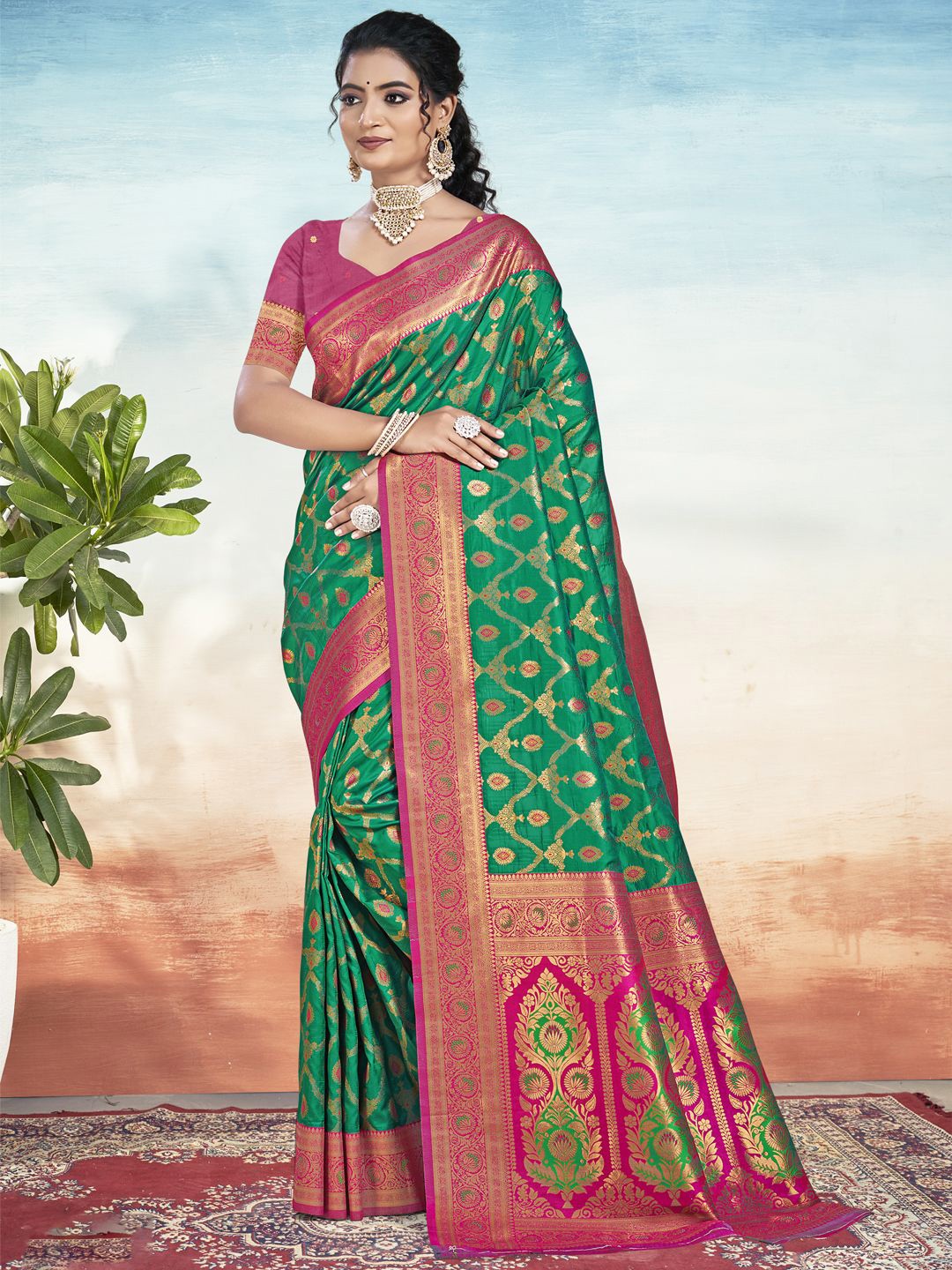 

SANGAM PRINTS Woven Design Zari Silk Blend Tussar Saree, Green