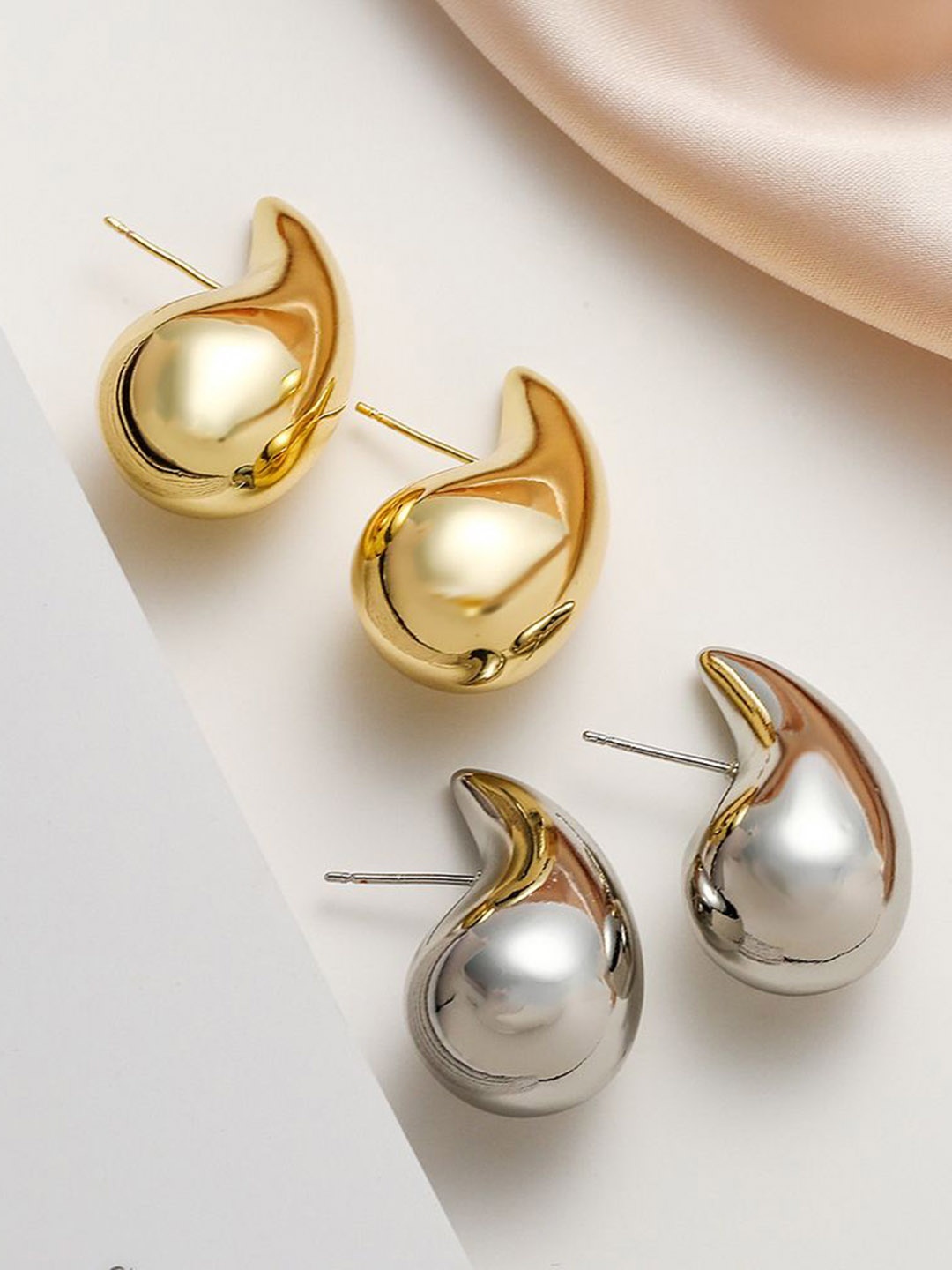 

Celestique Contemporary Studs Earrings, Gold