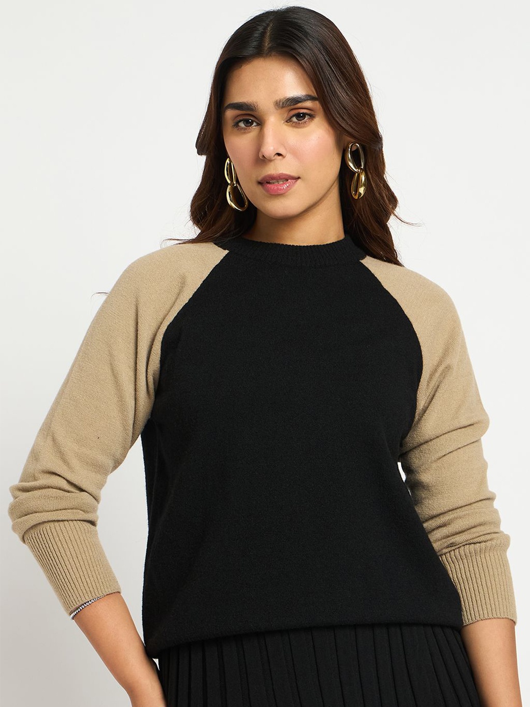 

FEMMELLA Women Colourblocked Round Neck Pullover, Black