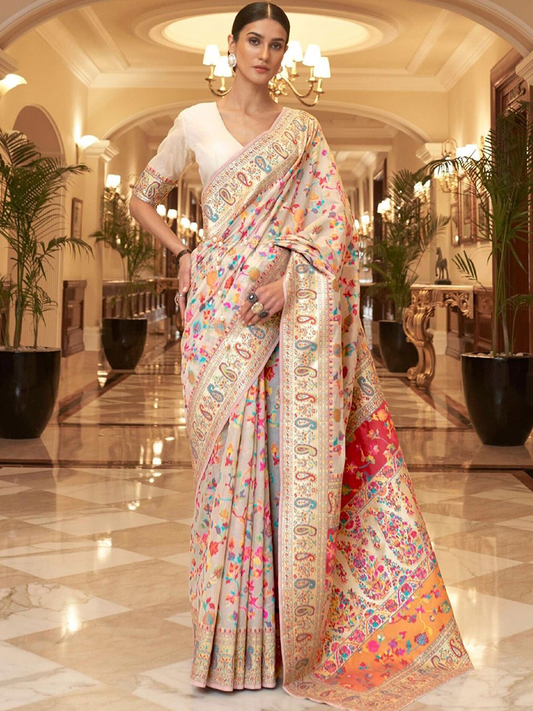 

ISHIKA FAB Floral Zari Silk Blend Banarasi Saree, Off white