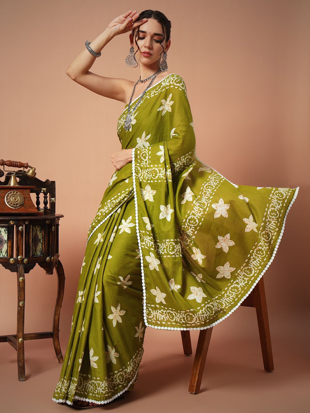 

Anouk Women Floral Pure Cotton Block Print Saree With Blouse Piece, Green