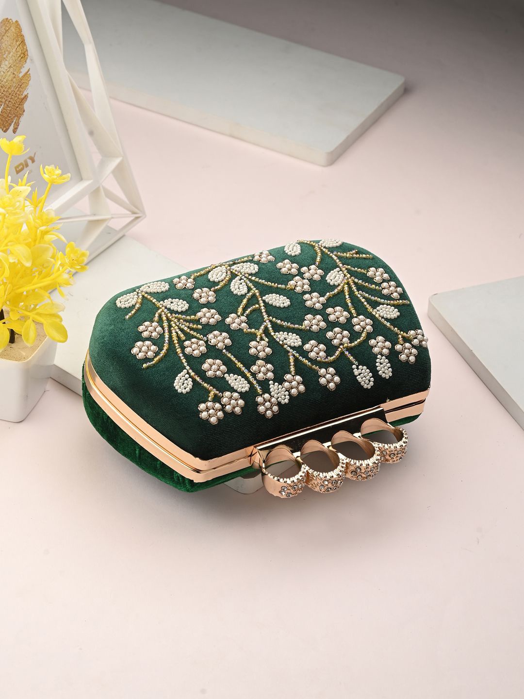 

Sangria Pearrl Flowerr Clutches, Green