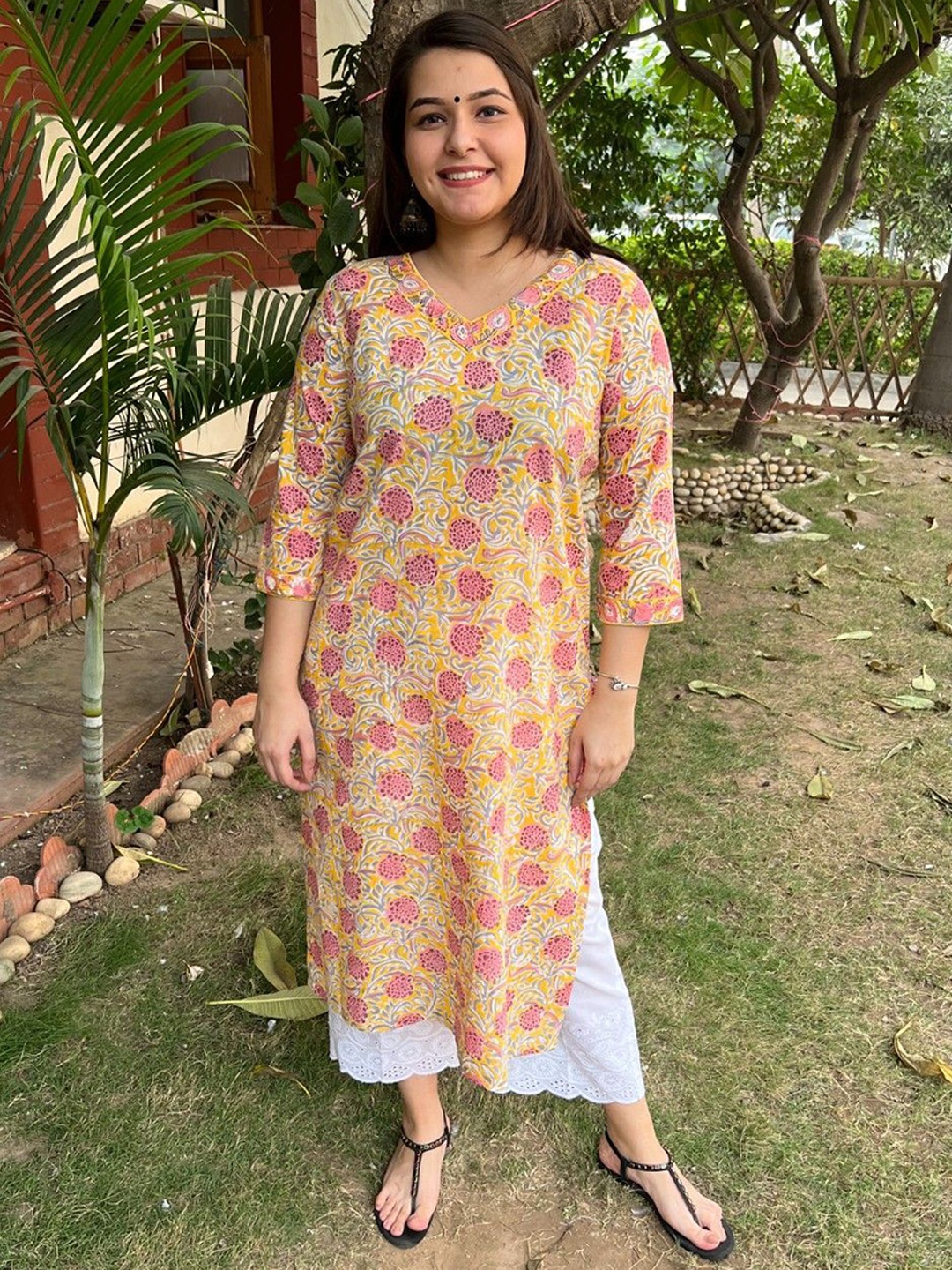 

Sanskritam Women Floral Printed Kurta, Yellow