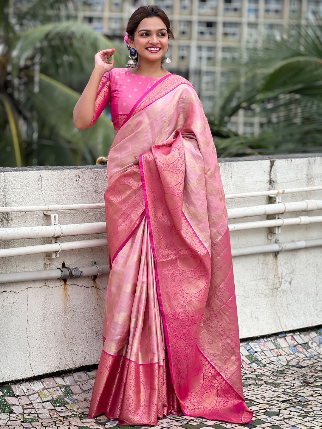 

Mitera Woven Design Zari Tissue Saree, Pink