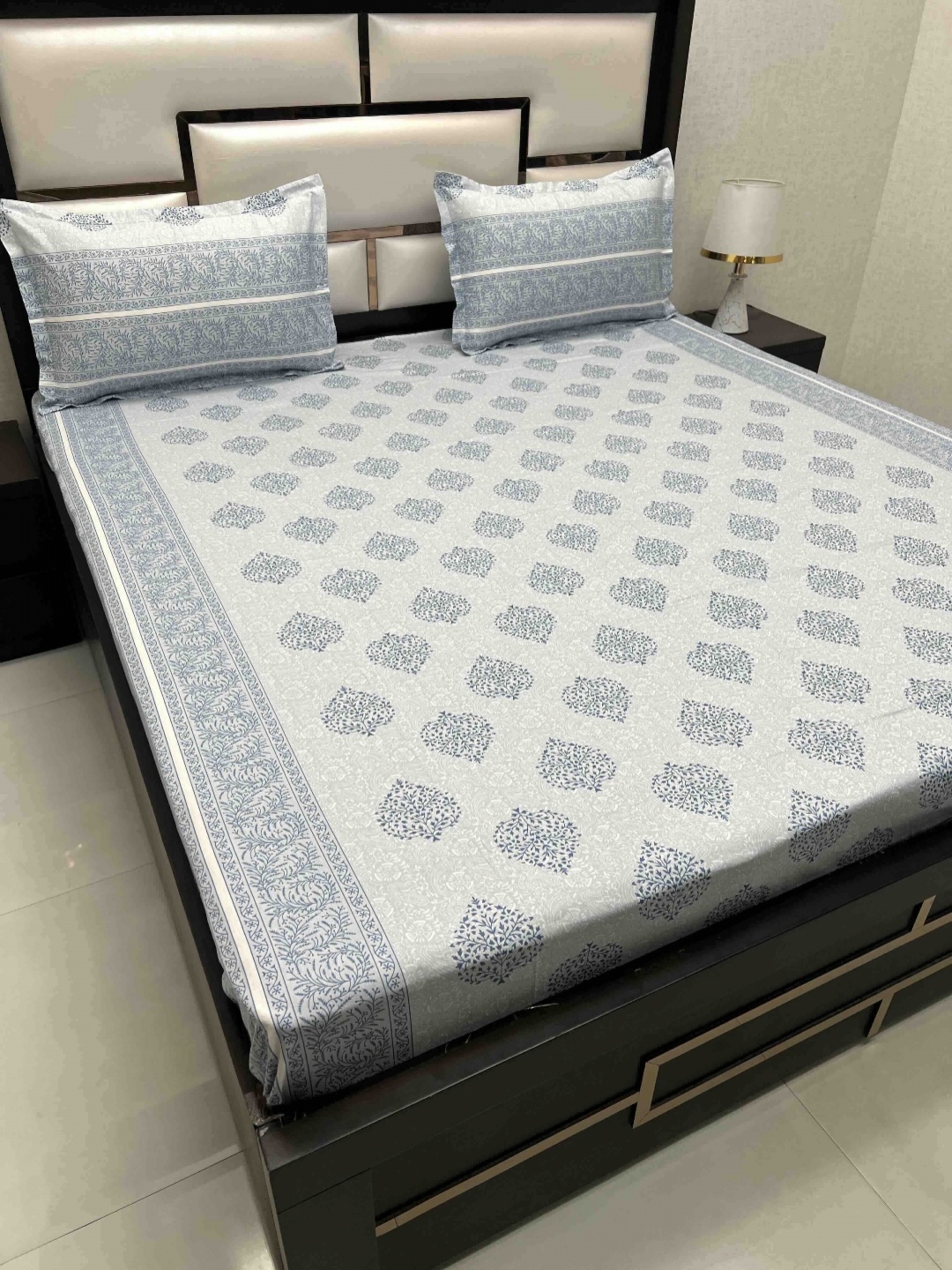 

Pure Decor Royal Passion Blue 300 TC Pure Cotton Queen Bedsheet Set-2.27 m x 2.55 m