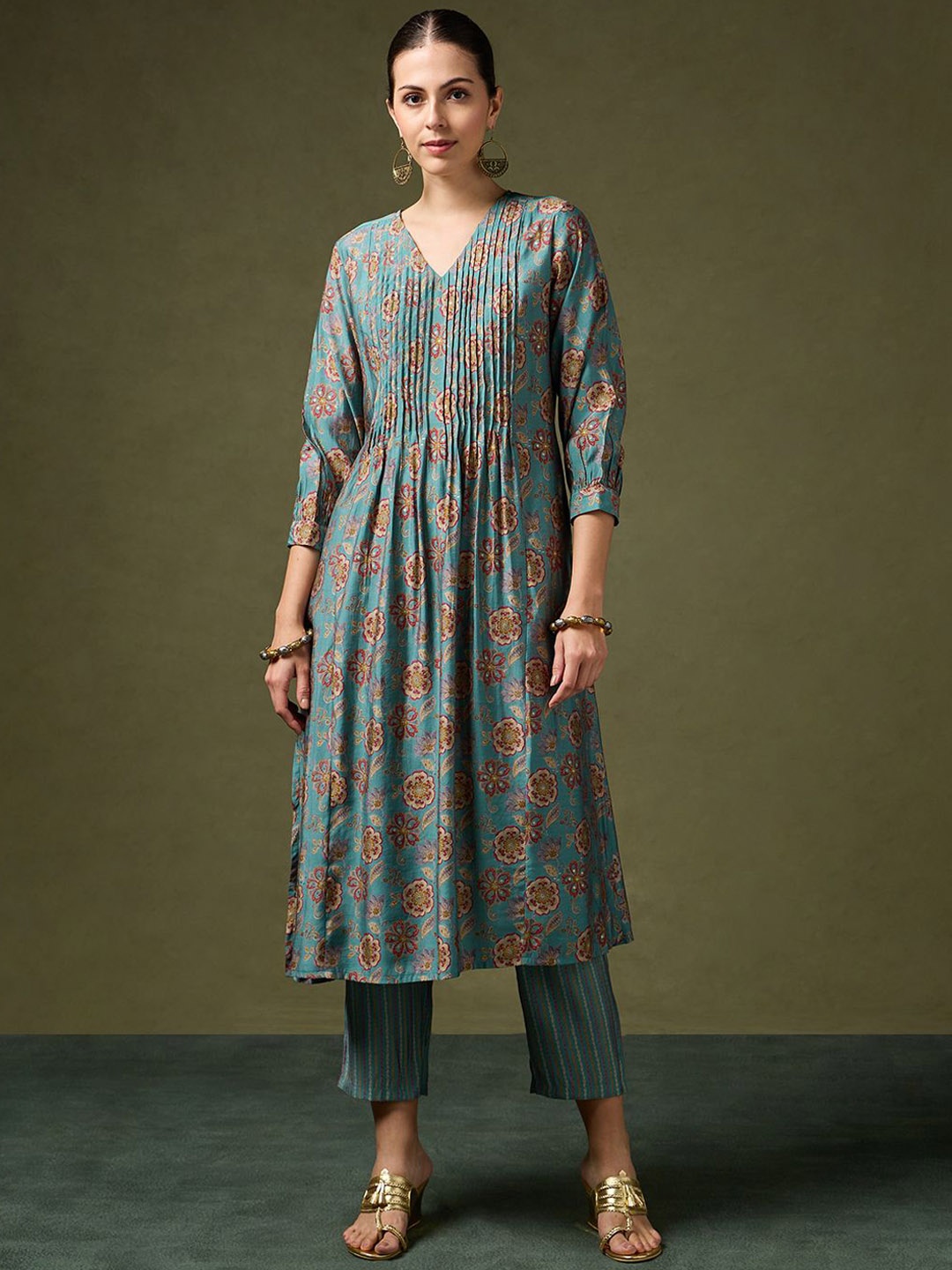 

Saaki Women Floral Printed Regular Kurta with Trousers, Teal