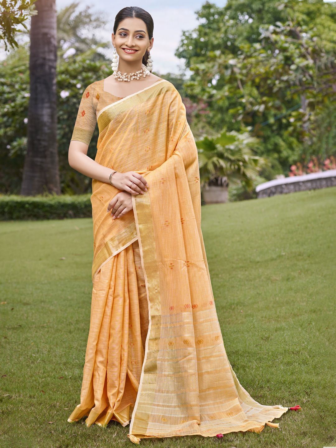 

SANGAM PRINTS Woven Design Zari Designer Tussar Saree, Peach