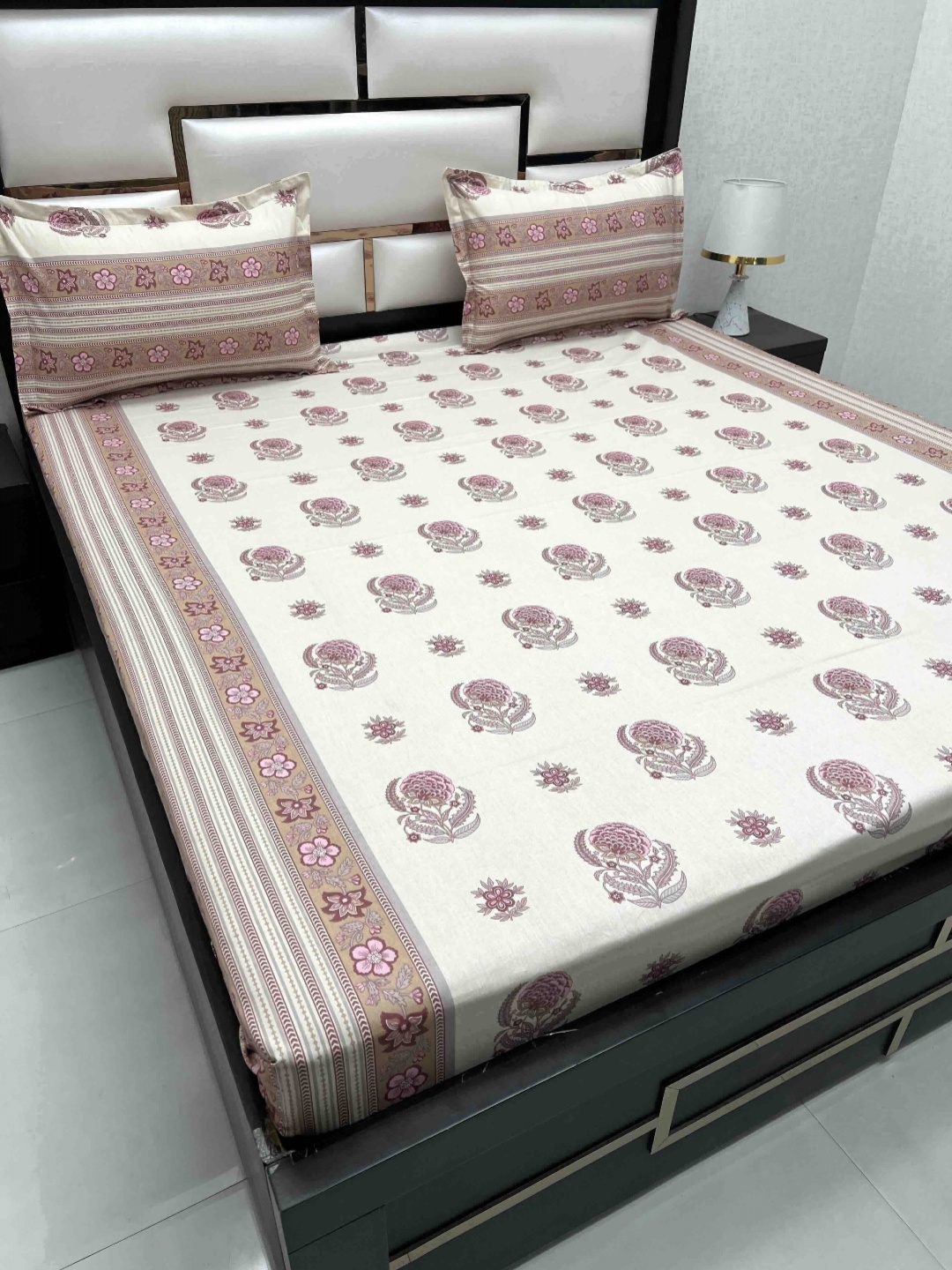 

Pure Decor Royal Passion White Floral Cotton 300 TC Queen Bedsheet Set 2.26 m x 2.55 m