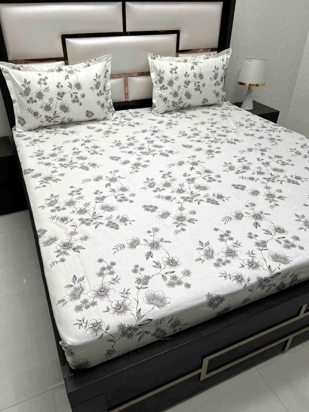 

Pure Decor Royal Passion White Printed Pure Cotton 240 TC Queen Bedsheet Set 2.54 x 2.26 m