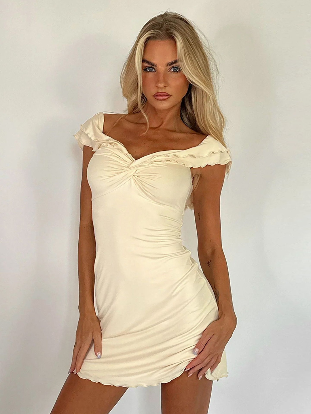 

LULU & SKY Women V-Neck Bodycon Mini Dress, Off white