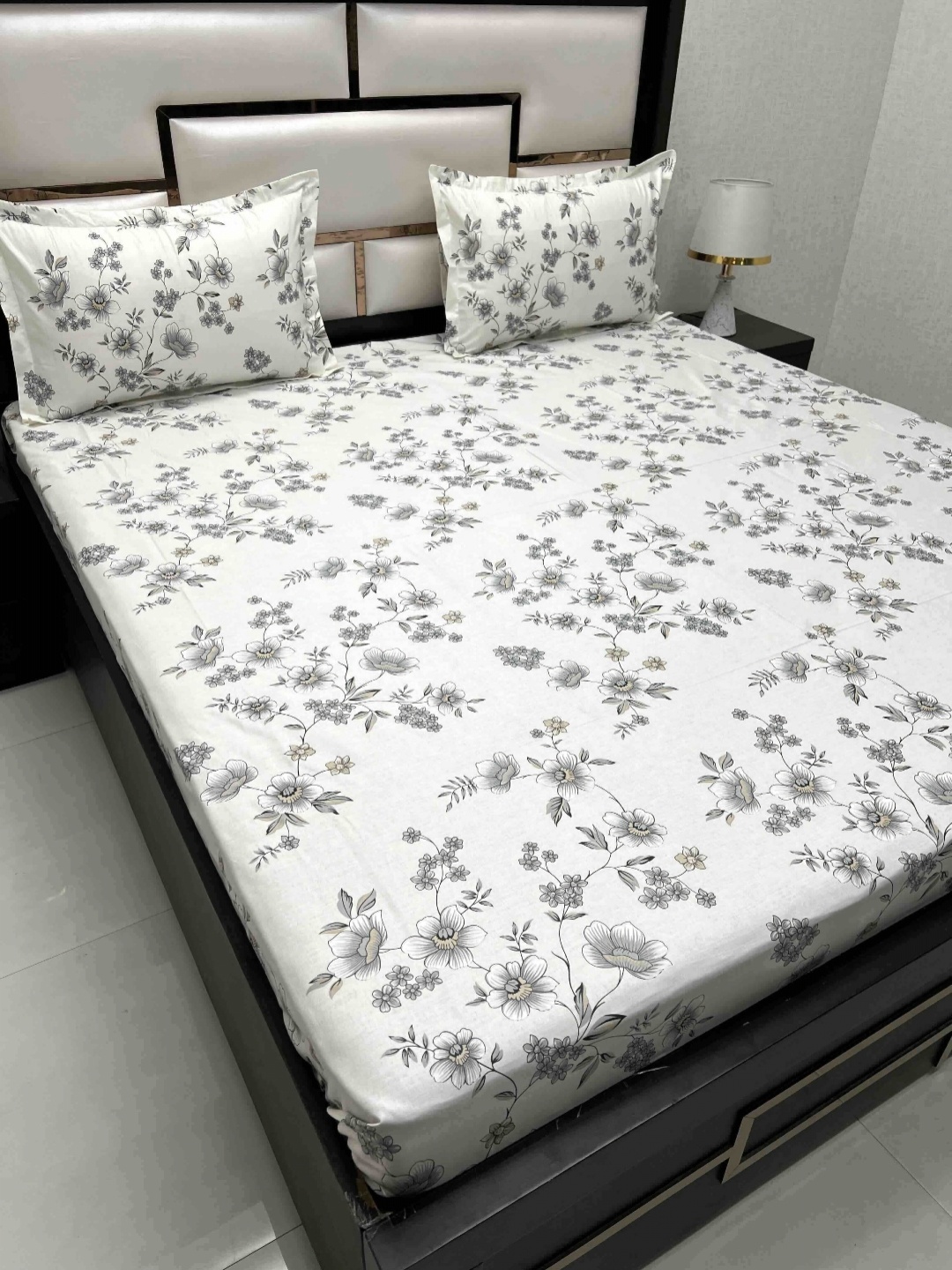 

Pure Decor Royal Passion White Floral Cotton 380 TC Queen Bedsheet Set 2.27 m x 2.56 m