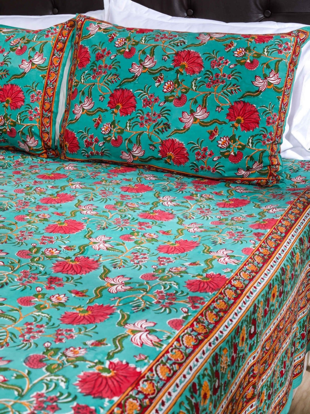 

SHAHENAZ Turquoise Blue & Red Floral 120 TC King Bedsheet with 2 Pillow Covers