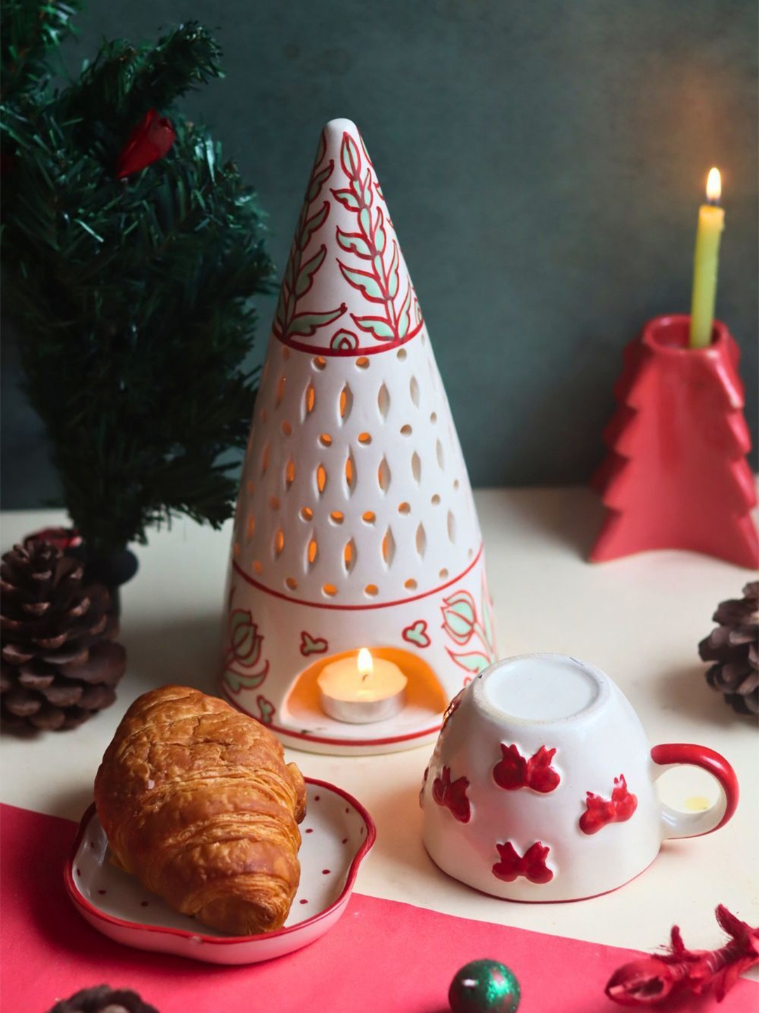 

WEAVING HOMES 3 Pcs White & Red Christmas Brew Combo Home Gift Set