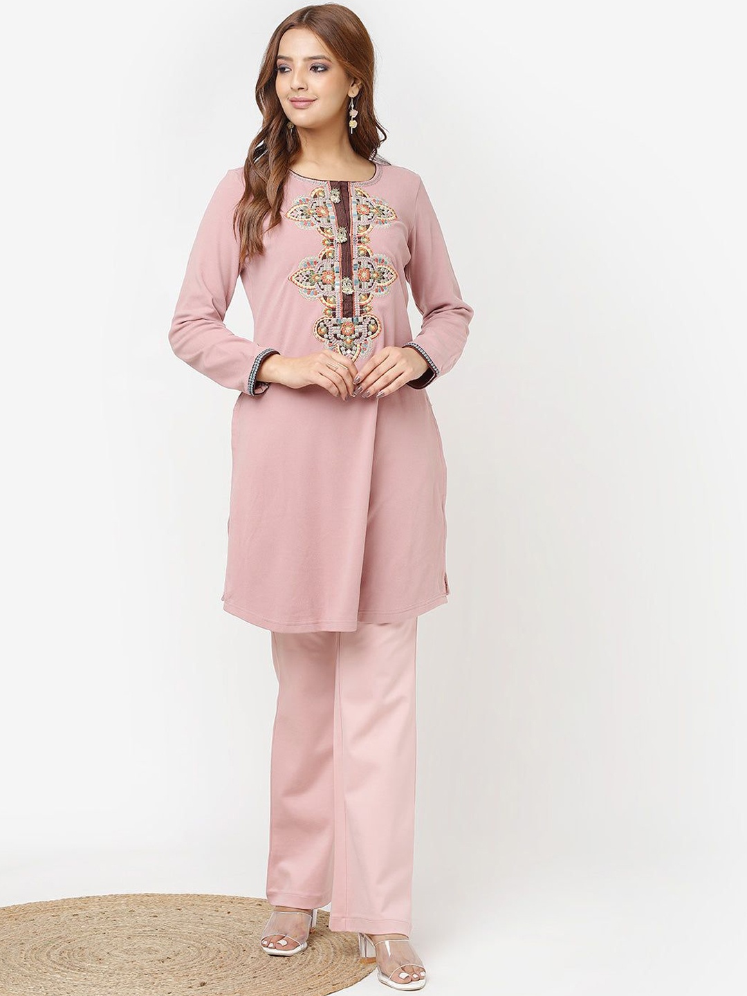 

Lakshita Women Embroidered Thread Work Woollen Kurta, Pink