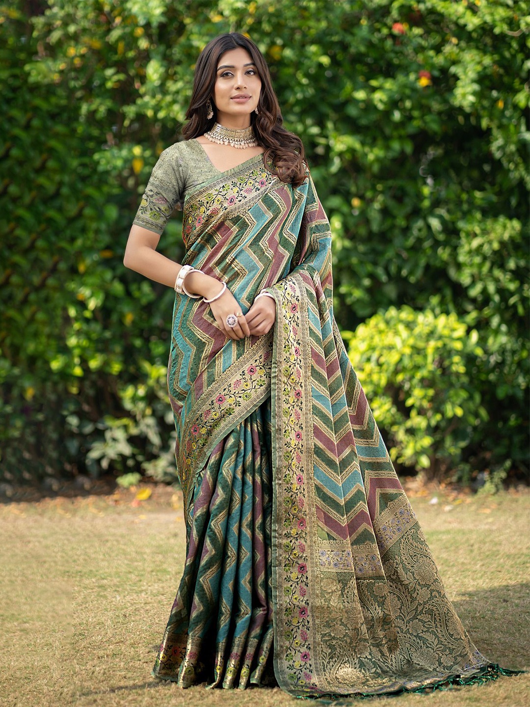 

ISHIKA FAB Woven Design Zari Organza Banarasi Saree, Green