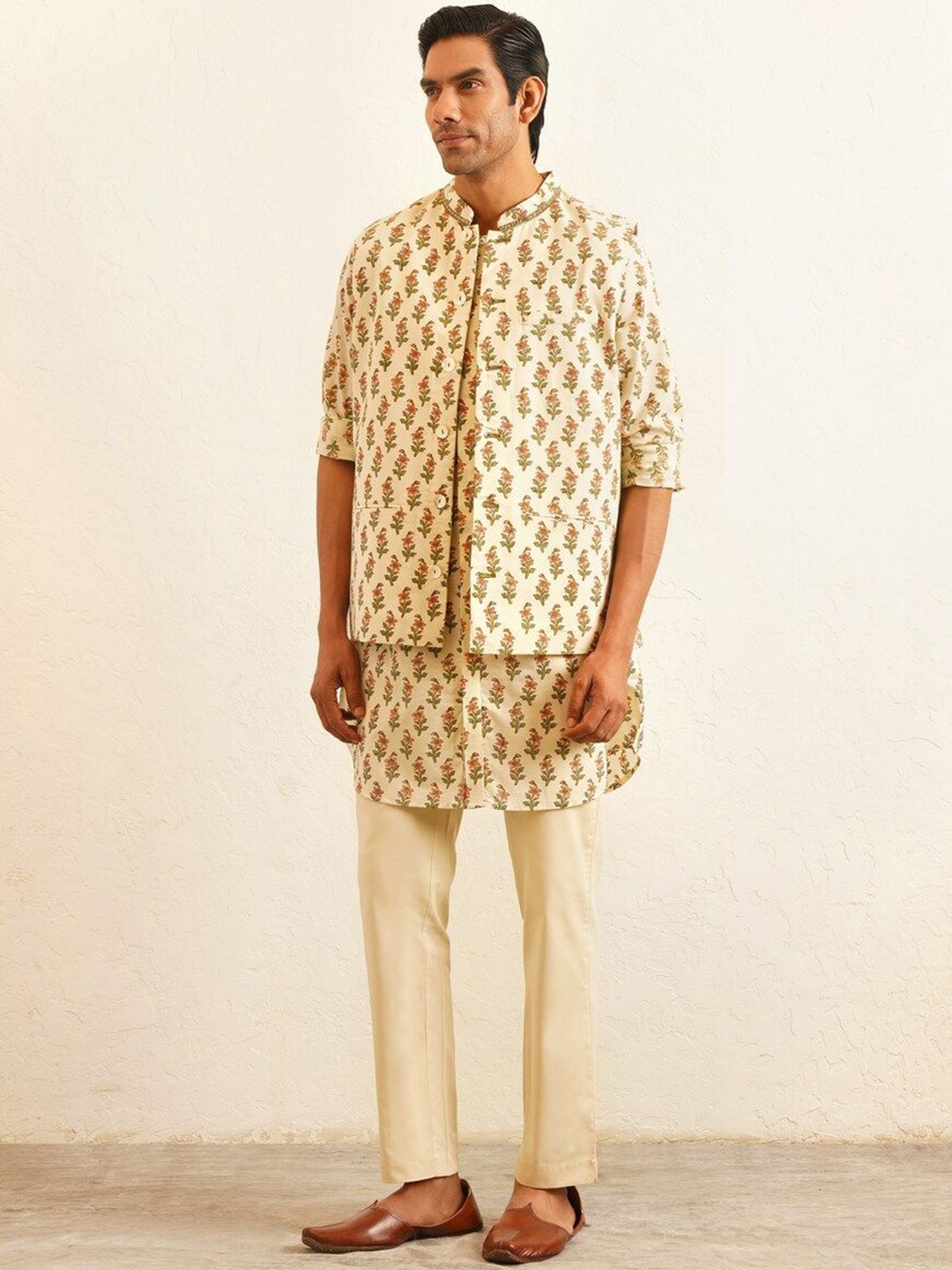 

JAYPORE Men Floral Printed Regular Pure Cotton Kurta with Trousers, Beige