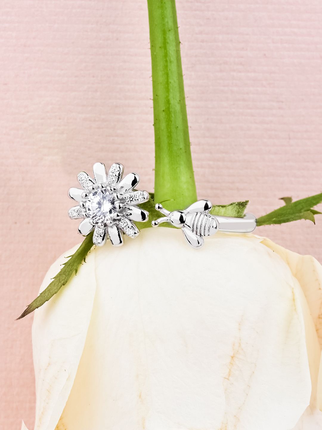 

TOUCH925 Silver-Plated Bloom & Bee Stone-Studded Adjustable Finger Ring