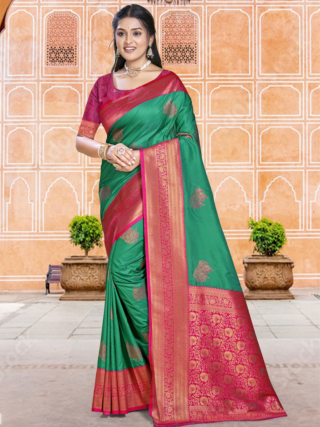 

SANGAM PRINTS Woven Design Zari Silk Blend Tussar Saree, Green
