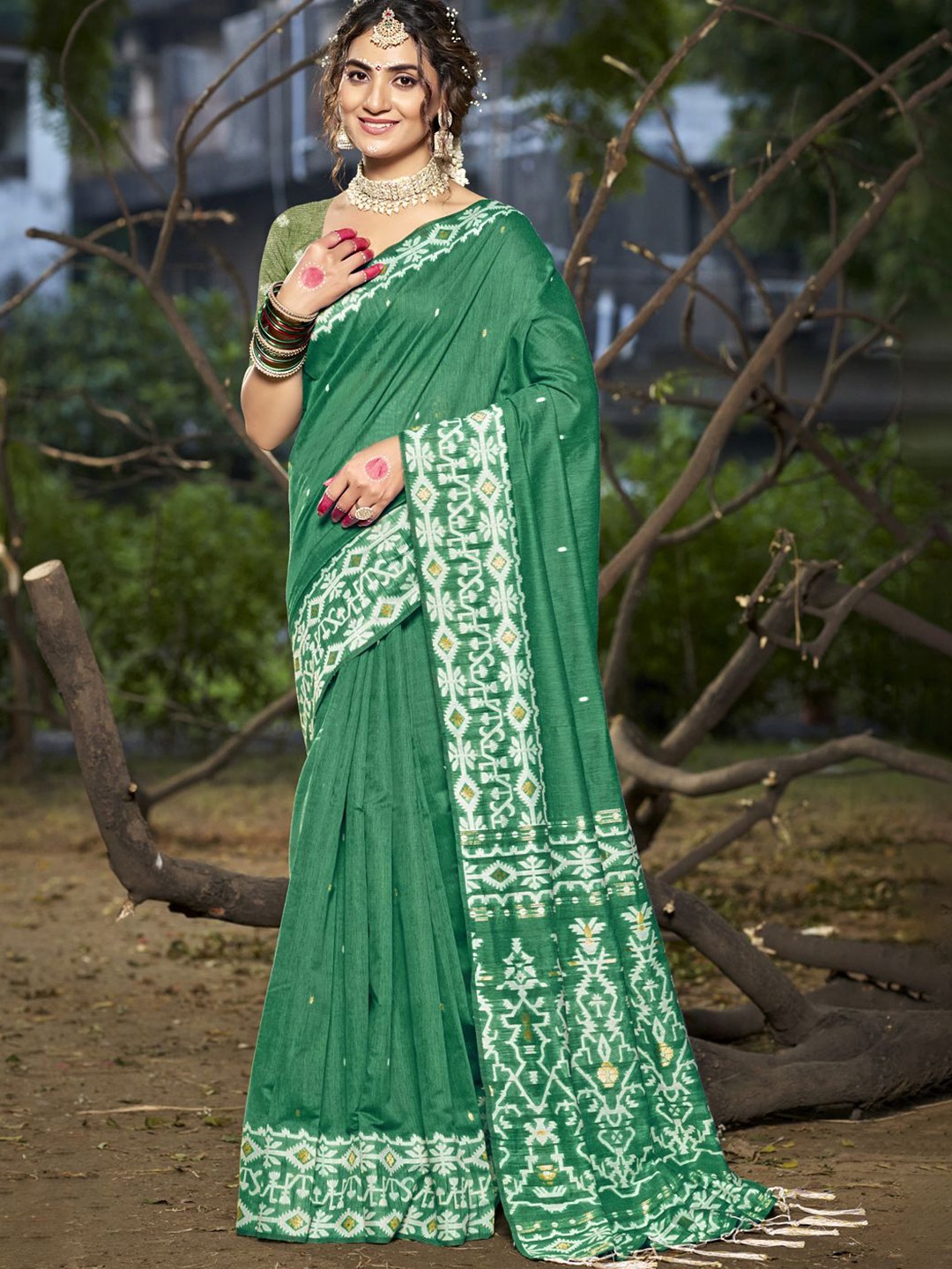 

SANGAM PRINTS Woven Design Tussar Saree, Green