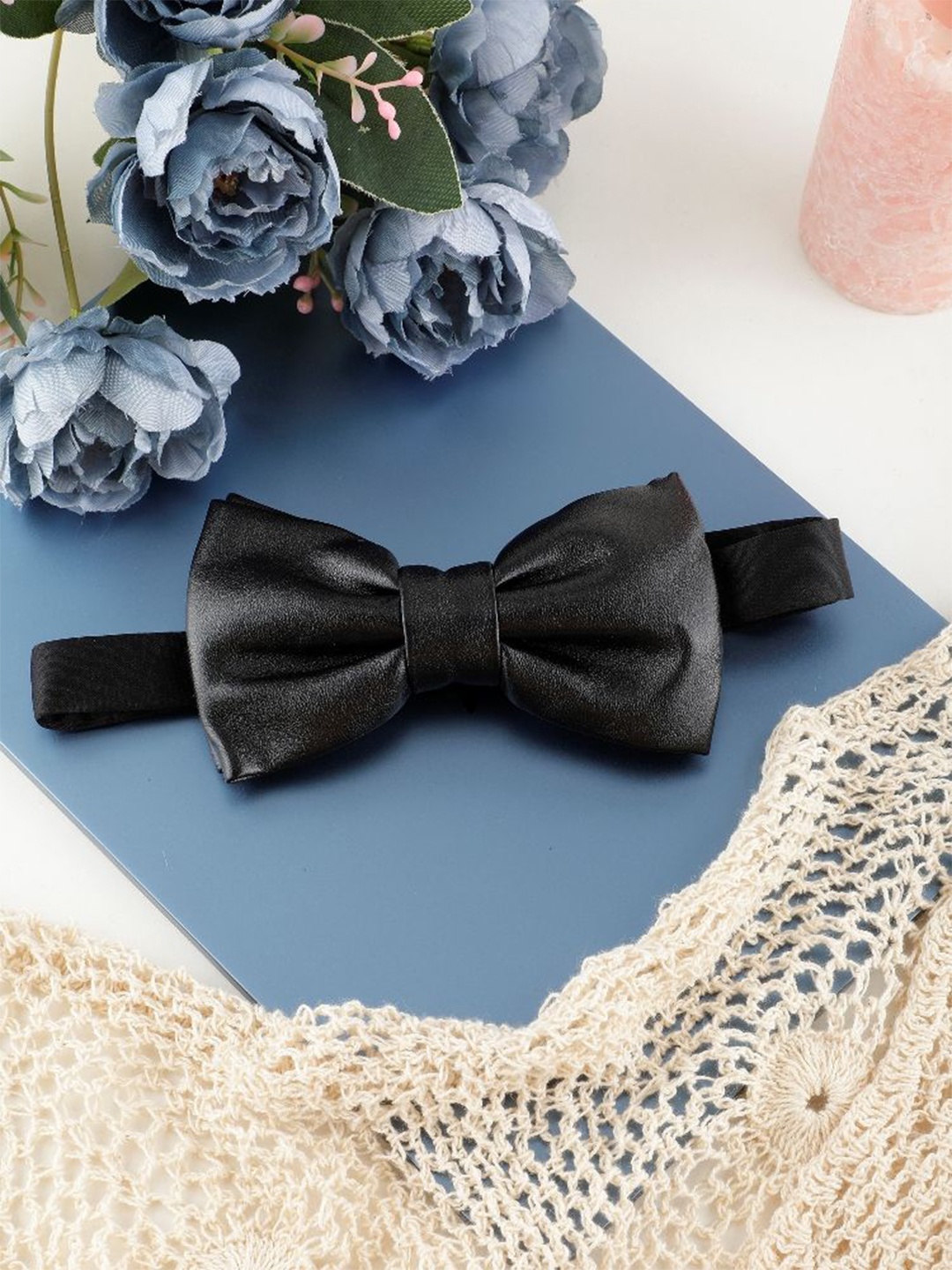

Alvaro Castagnino Men Printed Bow Tie, Black