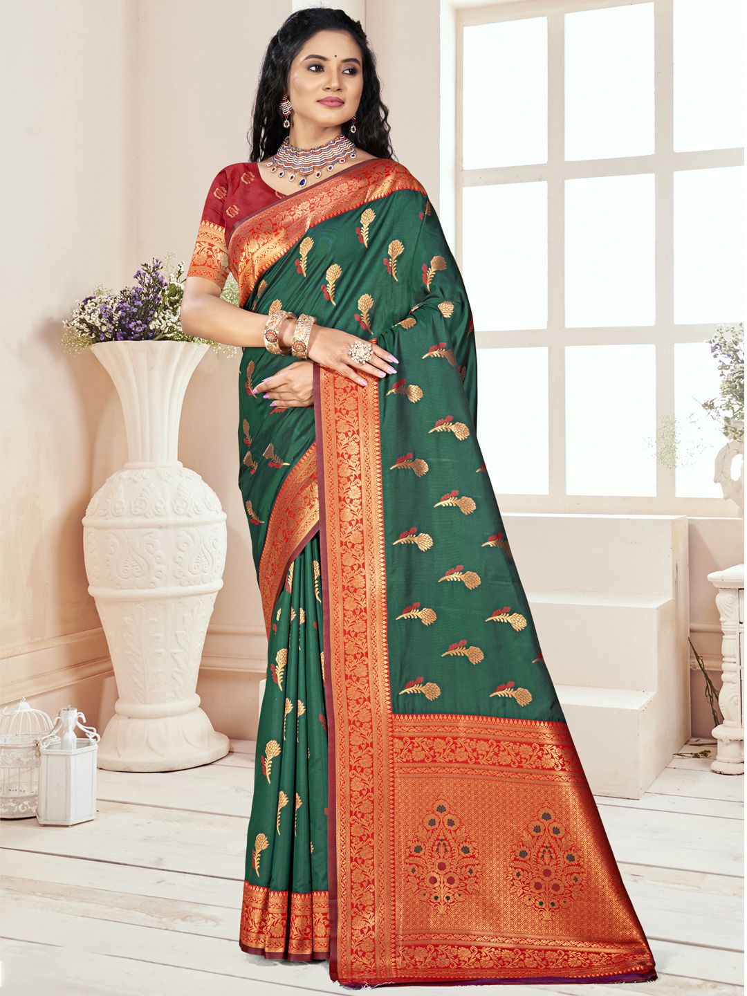 

SANGAM PRINTS Woven Design Zari Silk Blend Tussar Saree, Green