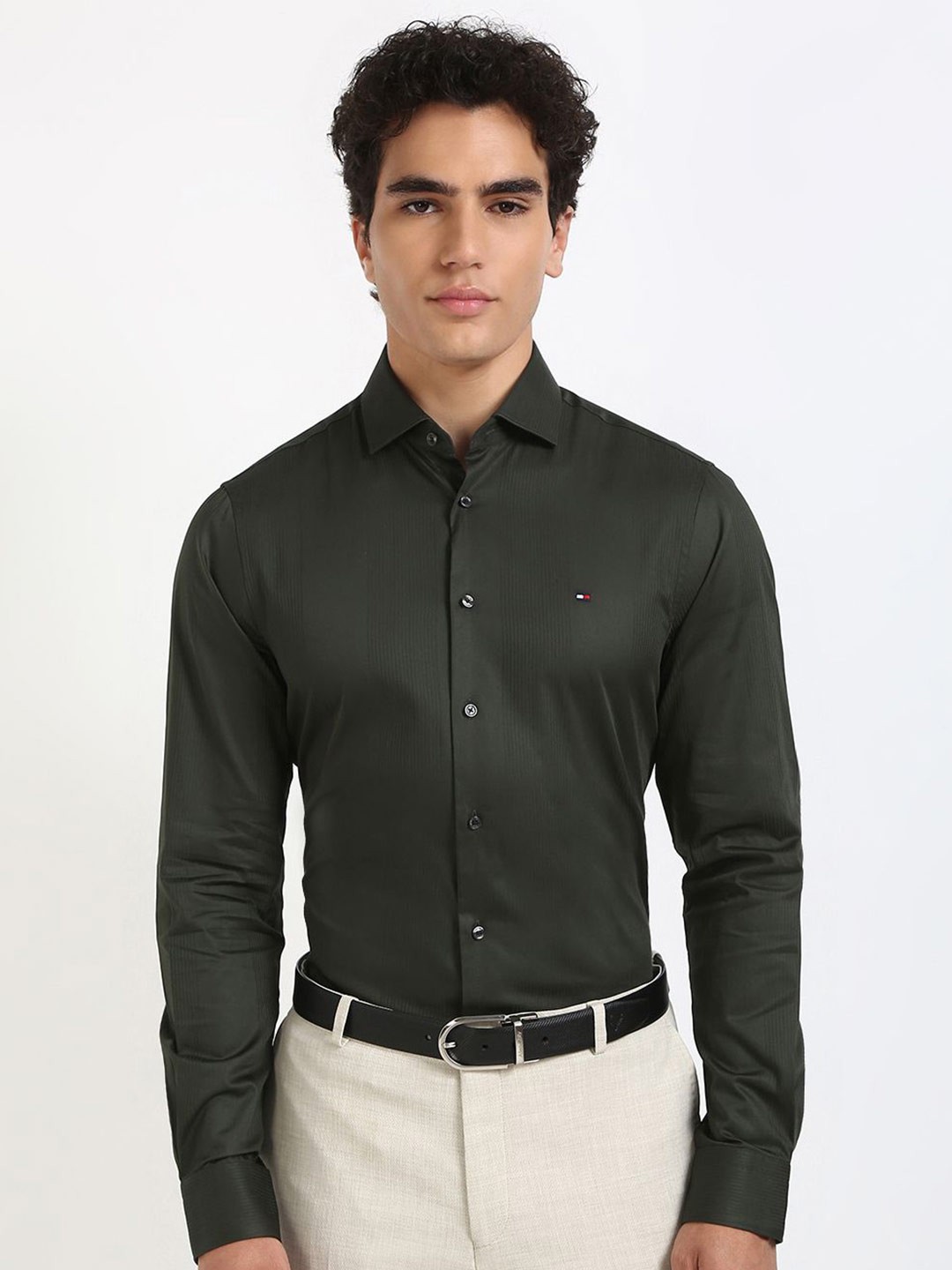 

Tommy Hilfiger Men Slim Fit Opaque Striped Casual Shirt, Green