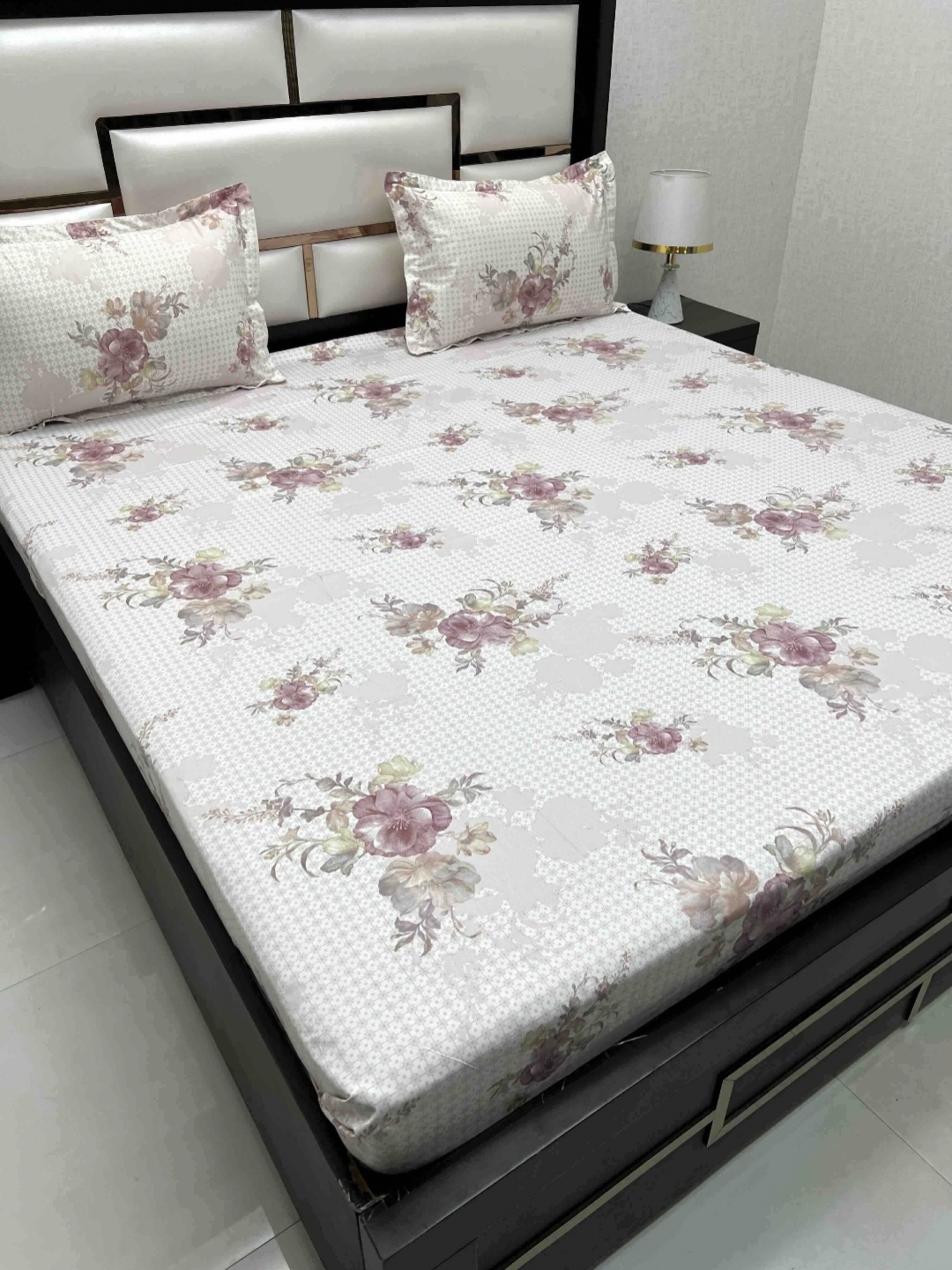 

Pure Decor Royal Passion Cream-Coloured 400 TC Cotton Queen Bedsheet Set-2.27 m x 2.55 m, Pink