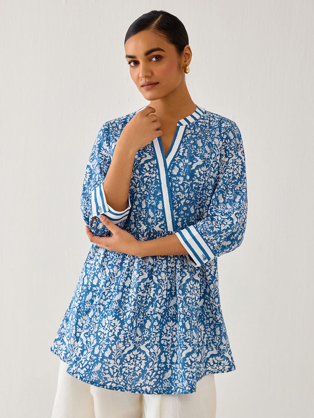 

Ancestry Floral Printed Pure Cotton Kurti, Blue