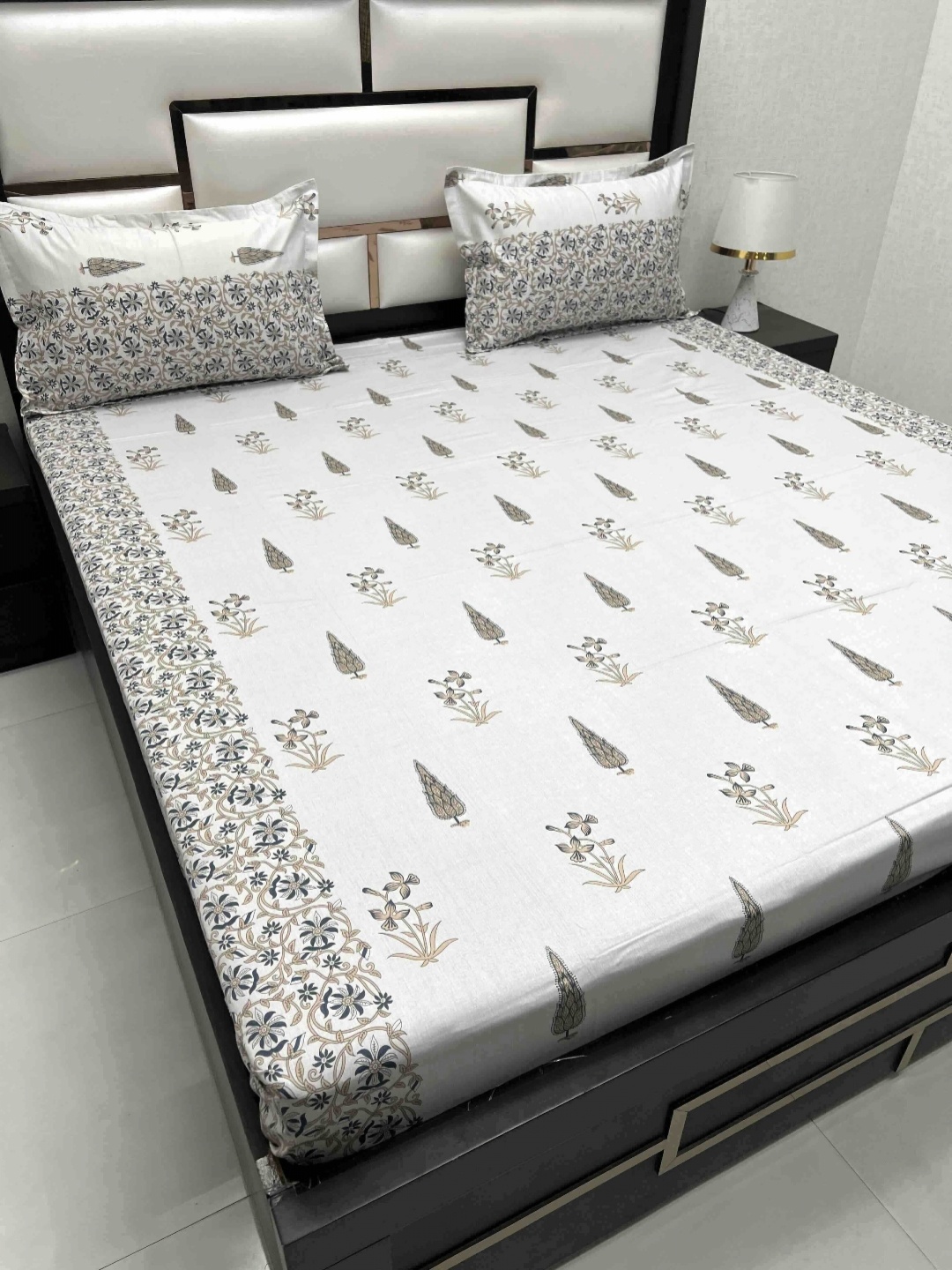 

Pure Decor Royal Passion Grey Printed Pure Cotton 300 TC Queen Bedsheet Set 2.54 x 2.26 m