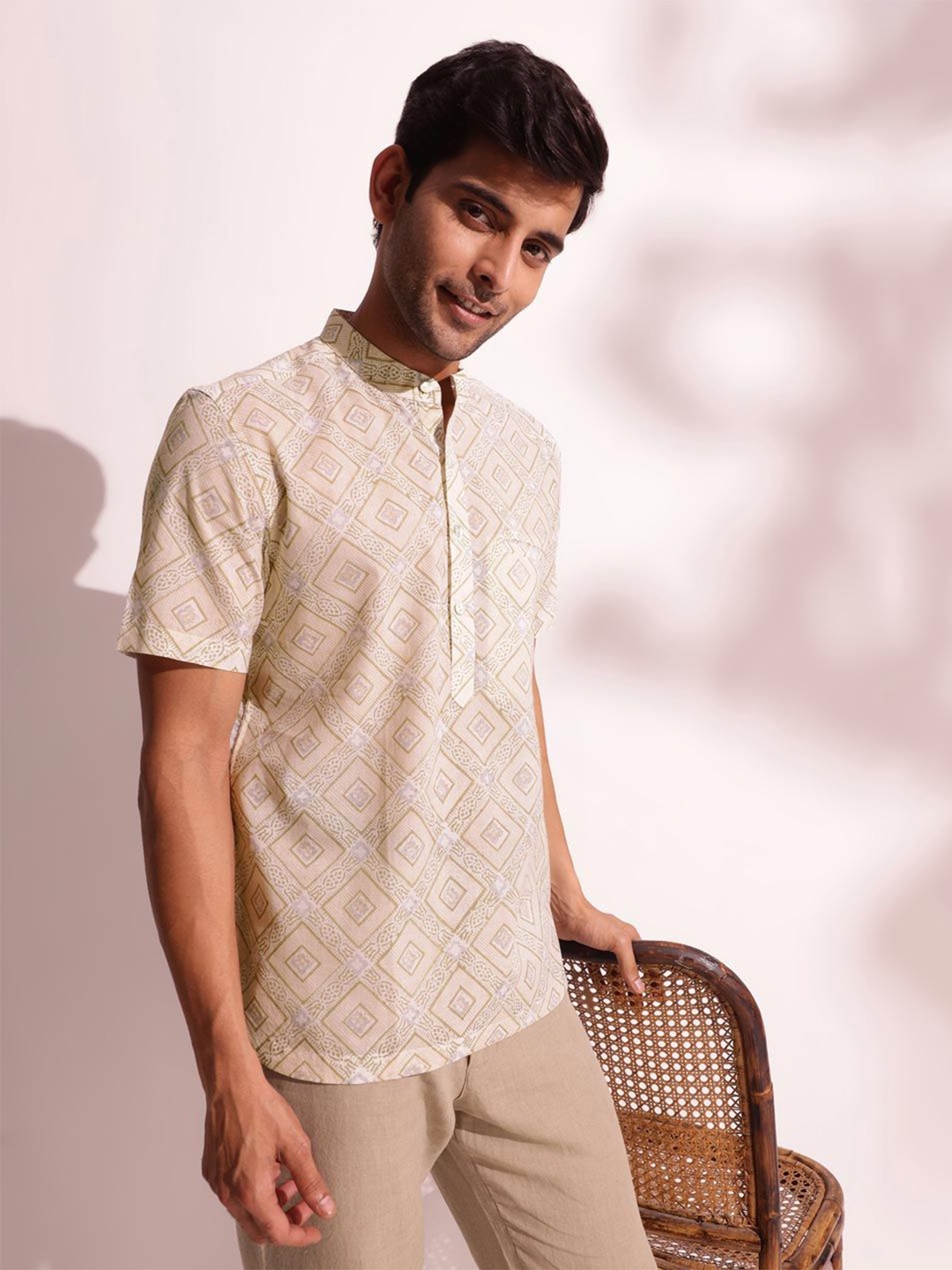 

Fabindia Men Slim Fit Opaque Printed Casual Shirt, White