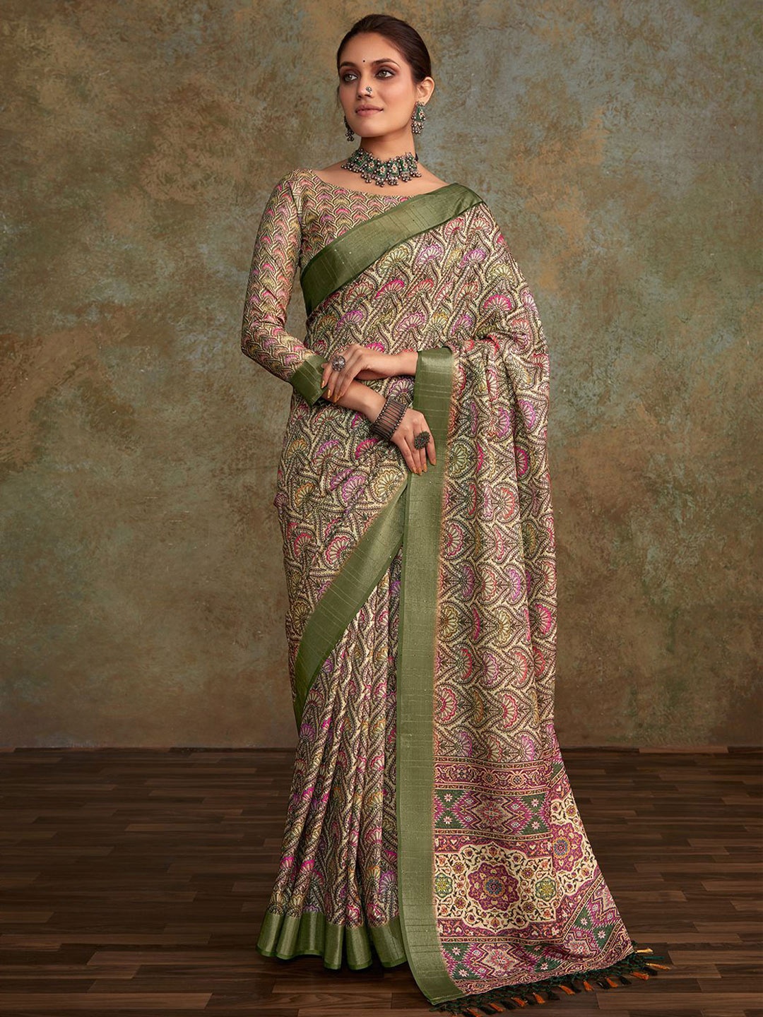 

Satrani Ethnic Motifs Printed Pure Silk Sungudi Saree, Green
