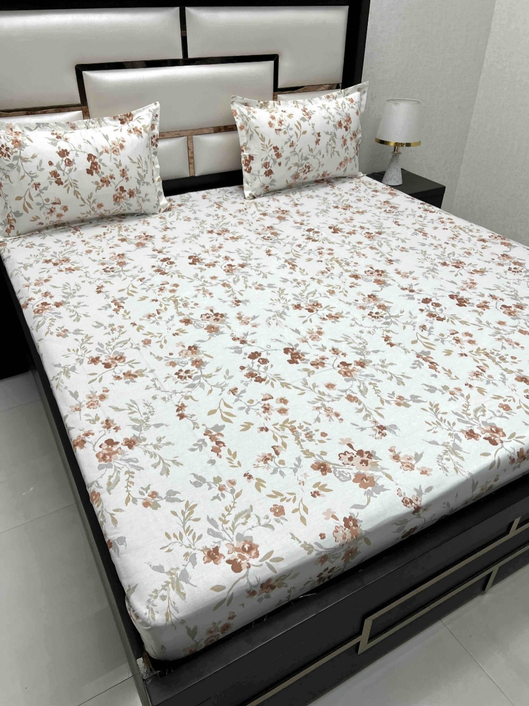 

Pure Decor Royal Passion White Floral Cotton 230 TC Queen Bedsheet Set 2.25 m x 2.57 m