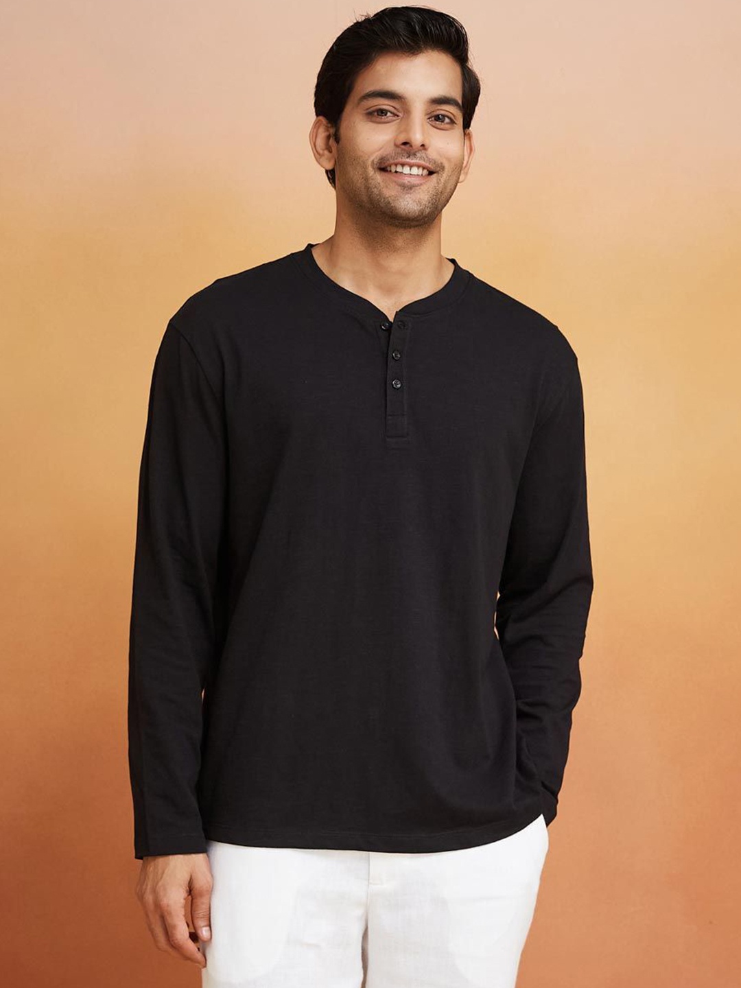 

Fabindia Men Henley Neck Pockets T-shirt, Black