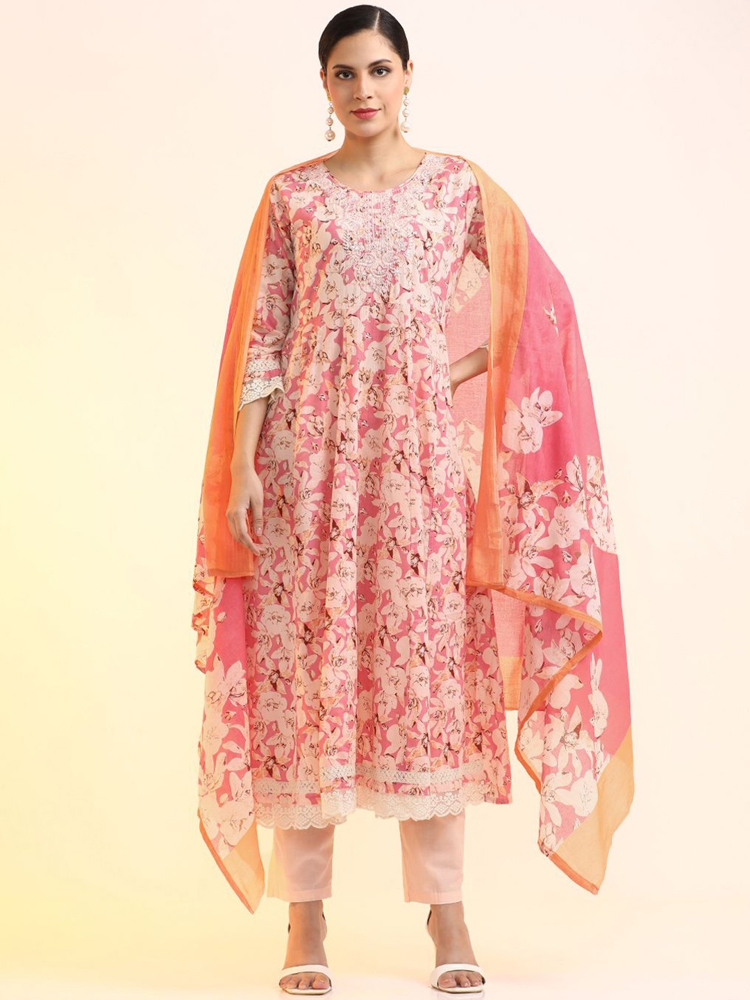 

Jaipur Kurti Women Floral Printed Empire Thread Work Pure Cotton Kurta with Trousers & With Dupatta, Peach