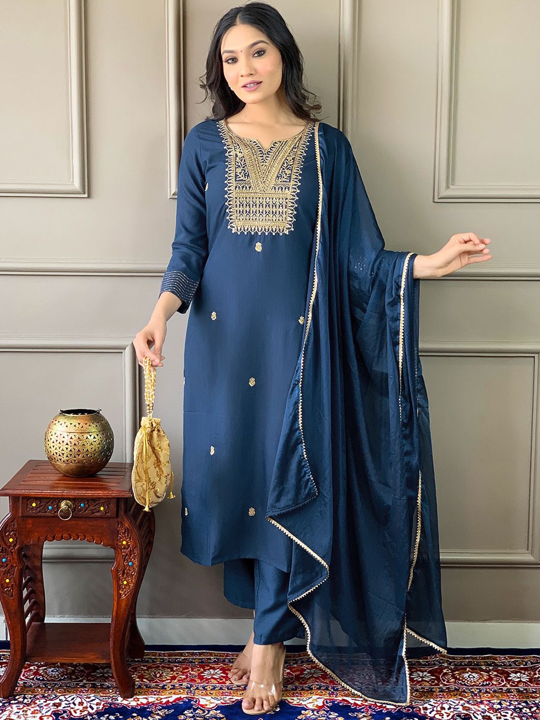 

Jinax Women Floral Embroidered Regular Thread Work Kurti with Trousers & With Dupatta, Blue