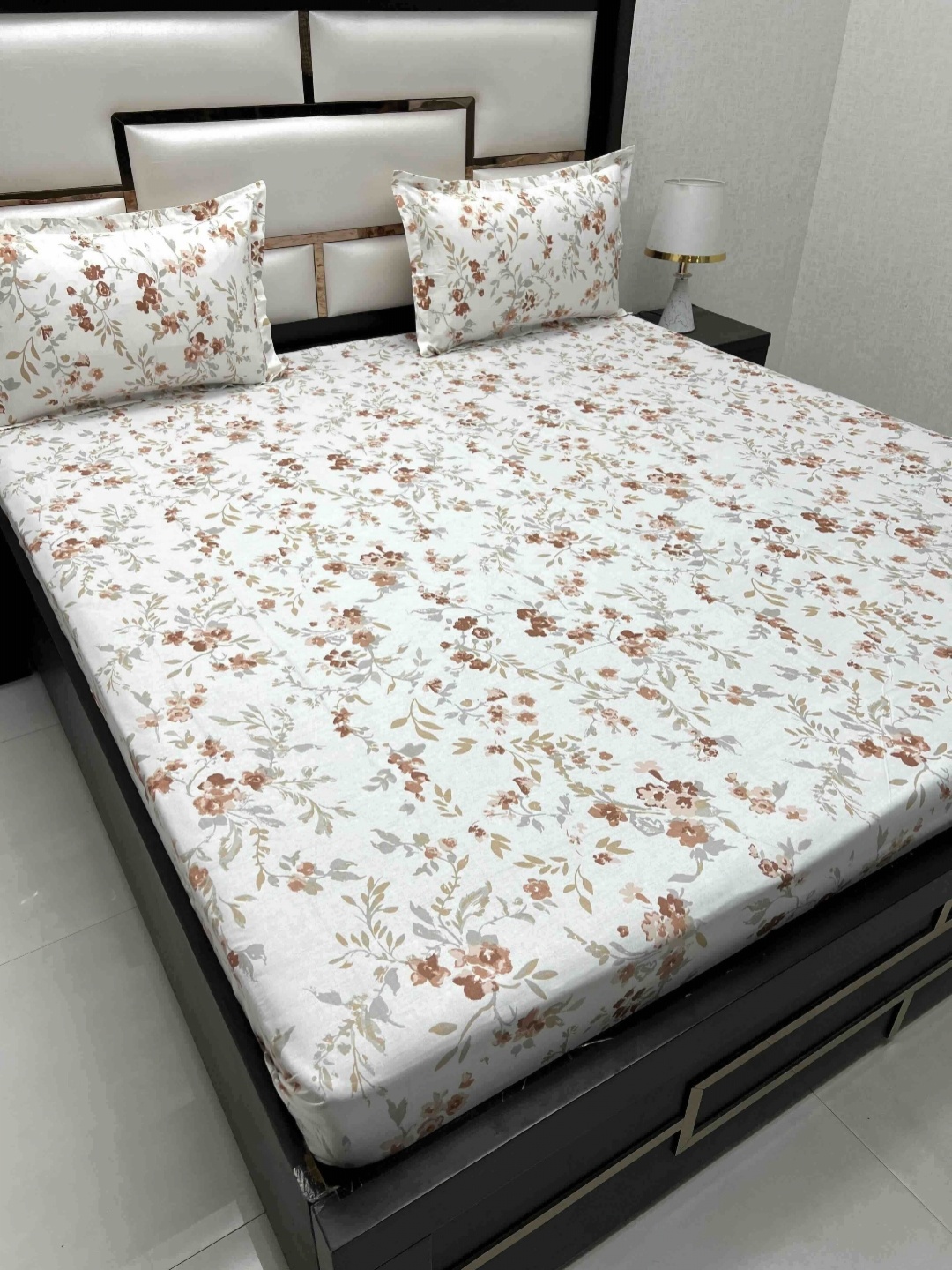

Pure Decor Royal Passion White Floral Cotton 400 TC Queen Bedsheet Set 2.27 m x 2.55 m