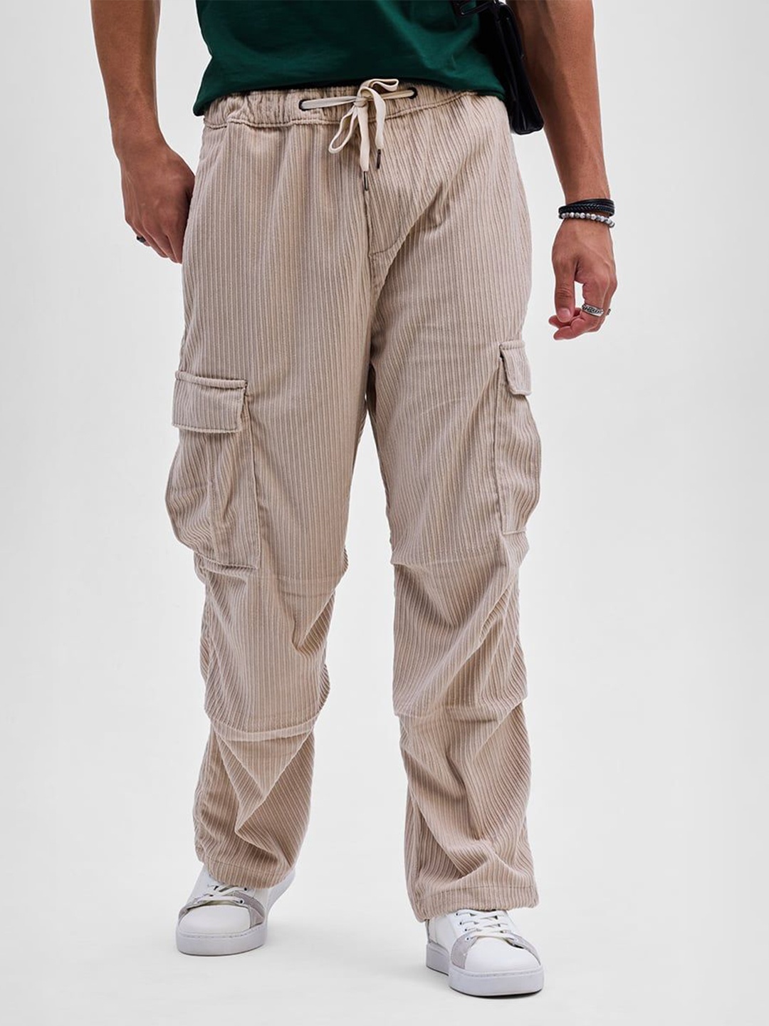 

Snitch Men Comfort Loose Fit Cargos Trousers, Beige