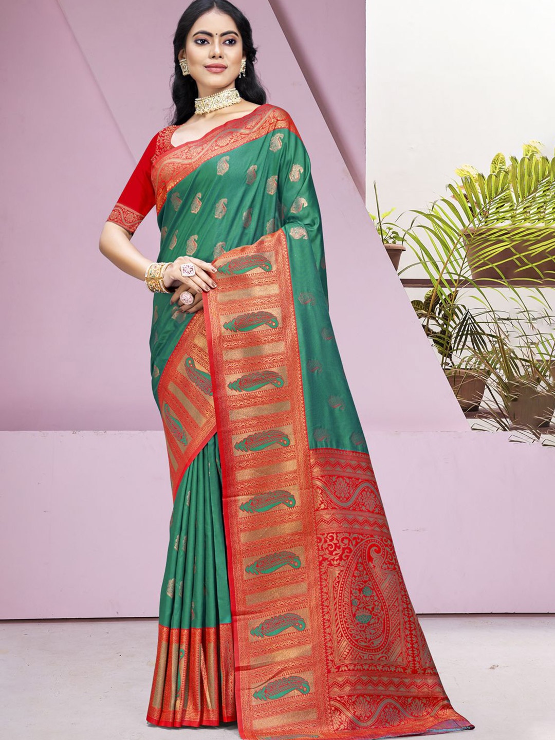 

SANGAM PRINTS Woven Design Zari Silk Blend Tussar Saree, Green