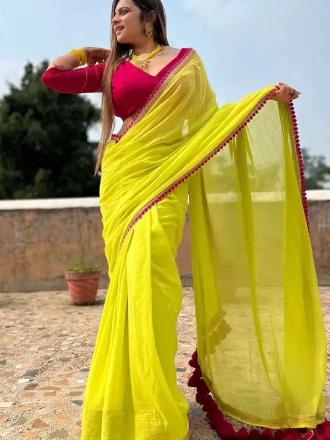 

PHORIA STYLE Embroidered Poly Georgette Saree, Lime green