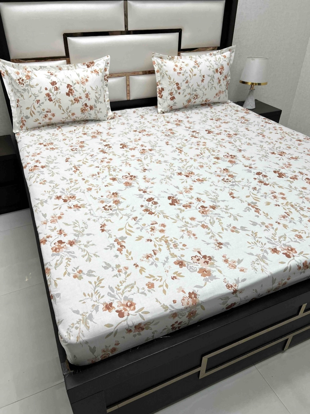 

Pure Decor Royal Passion Brown 250 TC Pure Cotton Queen Bedsheet Set-2.27 m x 2.55 m, White