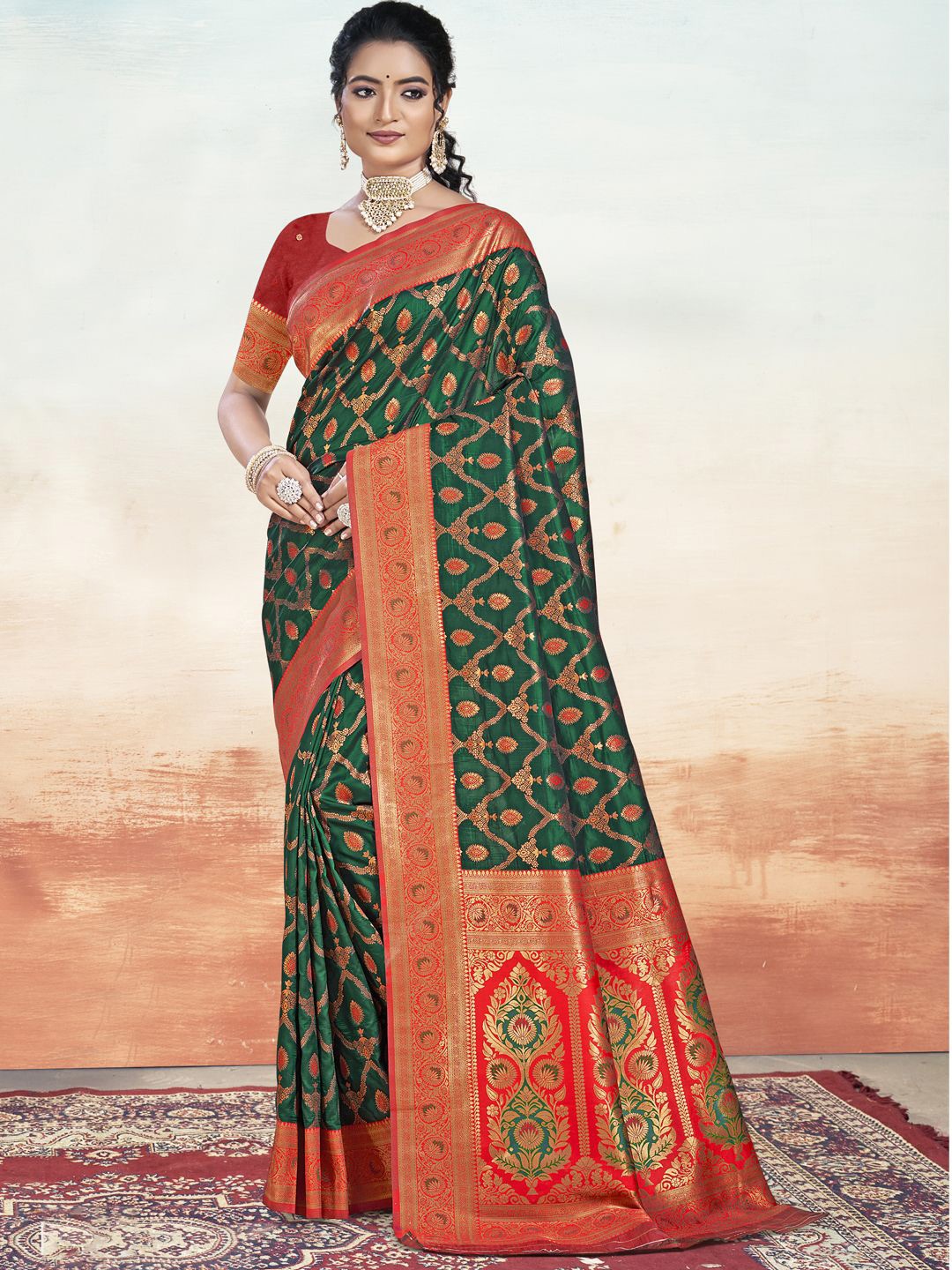 

SANGAM PRINTS Woven Design Silk Blend Tussar Saree, Green