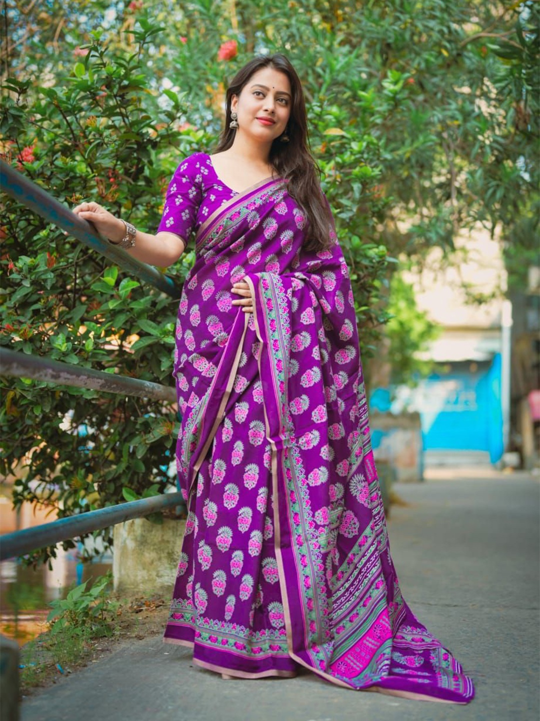 

STAVA CREATION Floral Zari Gadwal Saree, Purple