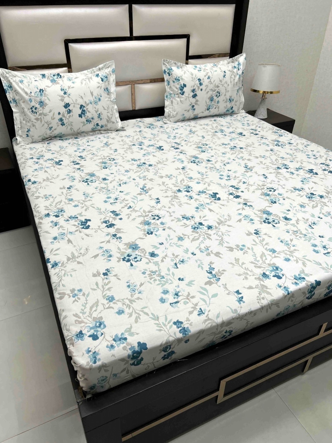 

Pure Decor Royal Passion White Printed Pure Cotton 250 TC Queen Bedsheet Set 2.54 x 2.26 m