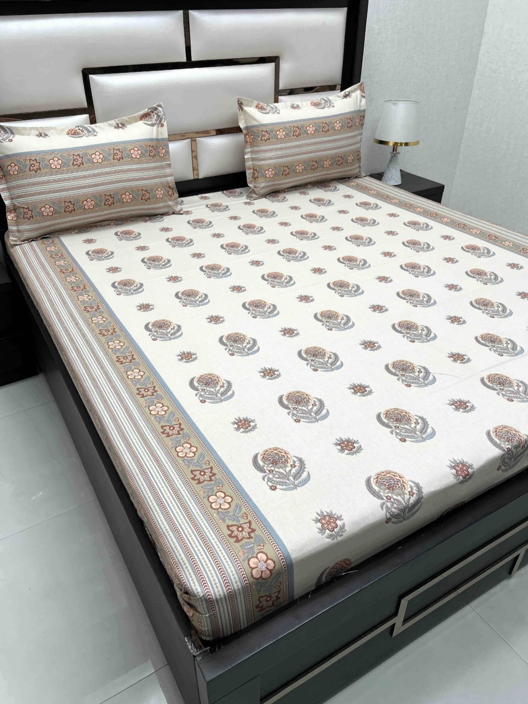 

Pure Decor Royal Passion White Floral Cotton 380 TC Queen Bedsheet Set 2.27 m x 2.56 m