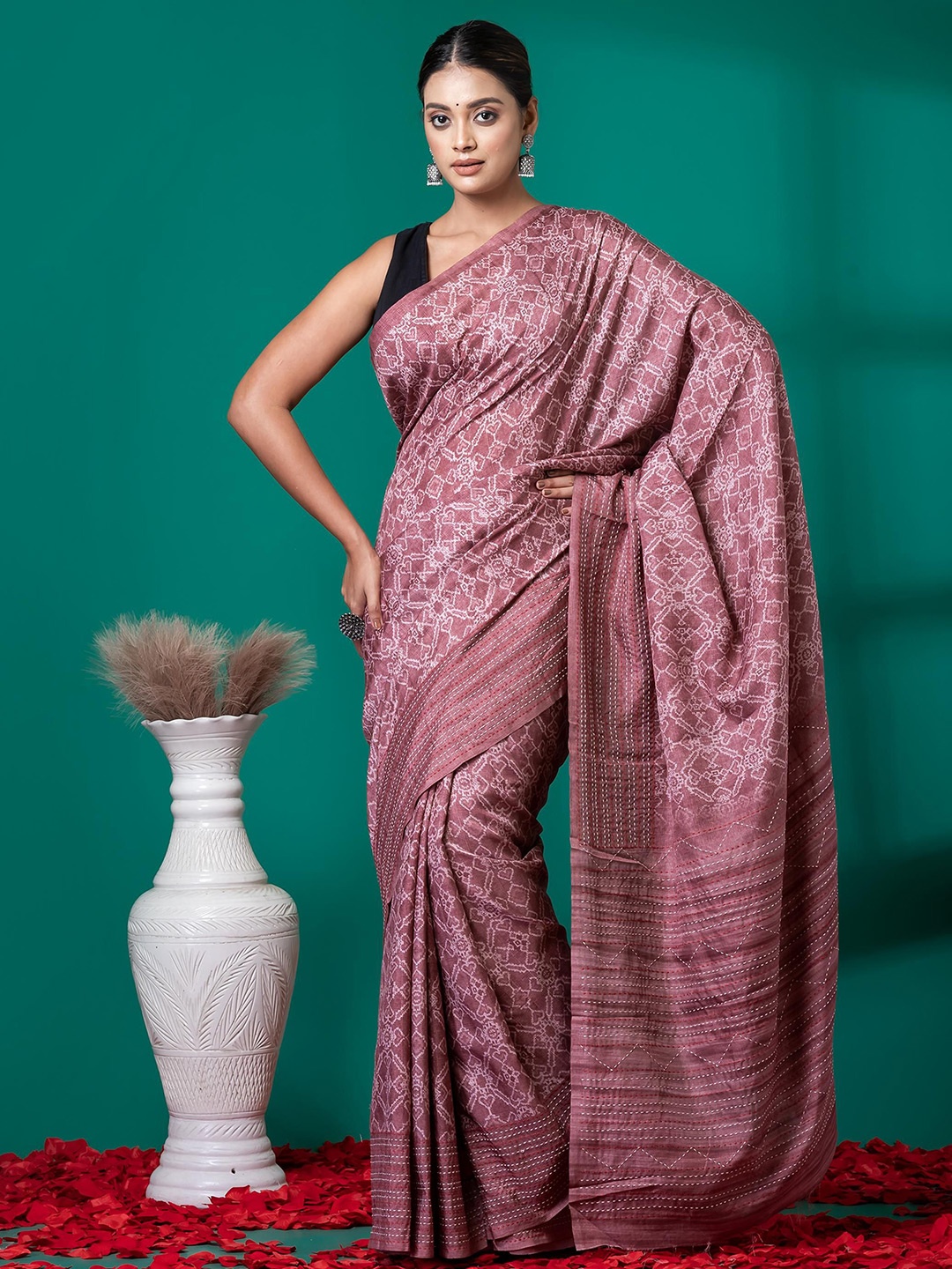 

VIBHAVARI Silk Blend Saree, Beige